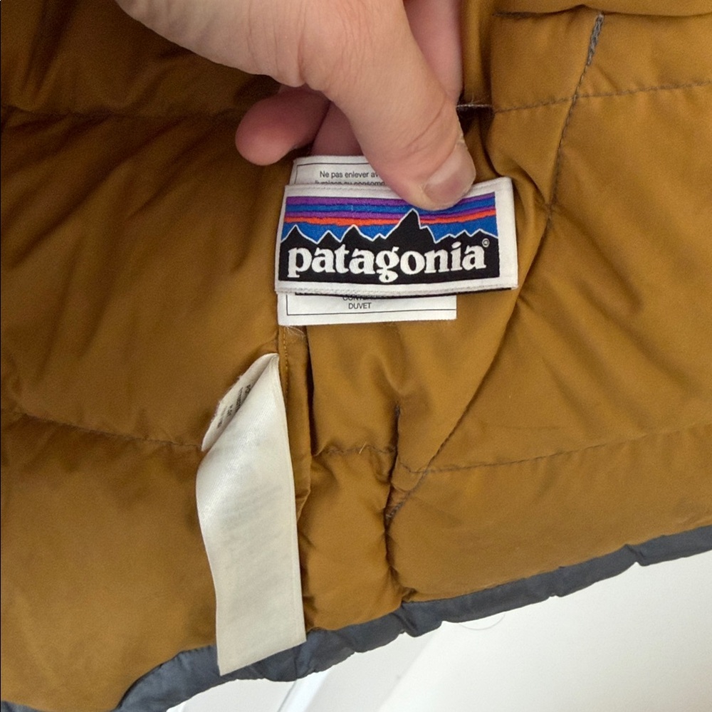 Patagonia Kids Two-Tone Gray Puffer Down Jacket (sz XS/5-6 yrs) - Picture 10 of 10